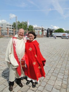 Pastoralteam Hamburg - Pastor Walter Jungbauer & Neupriesterin Oranna Naudascher-Wagner