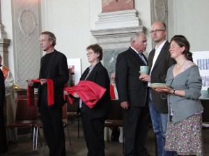 Stola, Kasel, Kelch und Patene für die Neupriesterin Oranna-Naudascher-Wagner