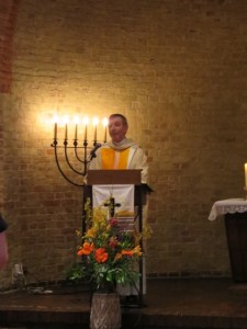 Begrüßung durch Pfarrer Georg Reynders (Nordstrand)