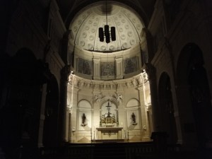Die Alt-Katholische Kirche in Hilversum bei Nacht
