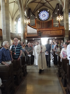Einzug in die Kirche